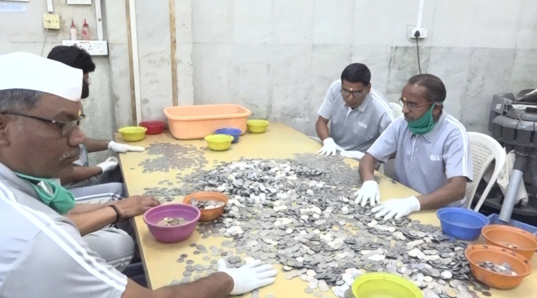 banks have no space to store shridi sai baba coins