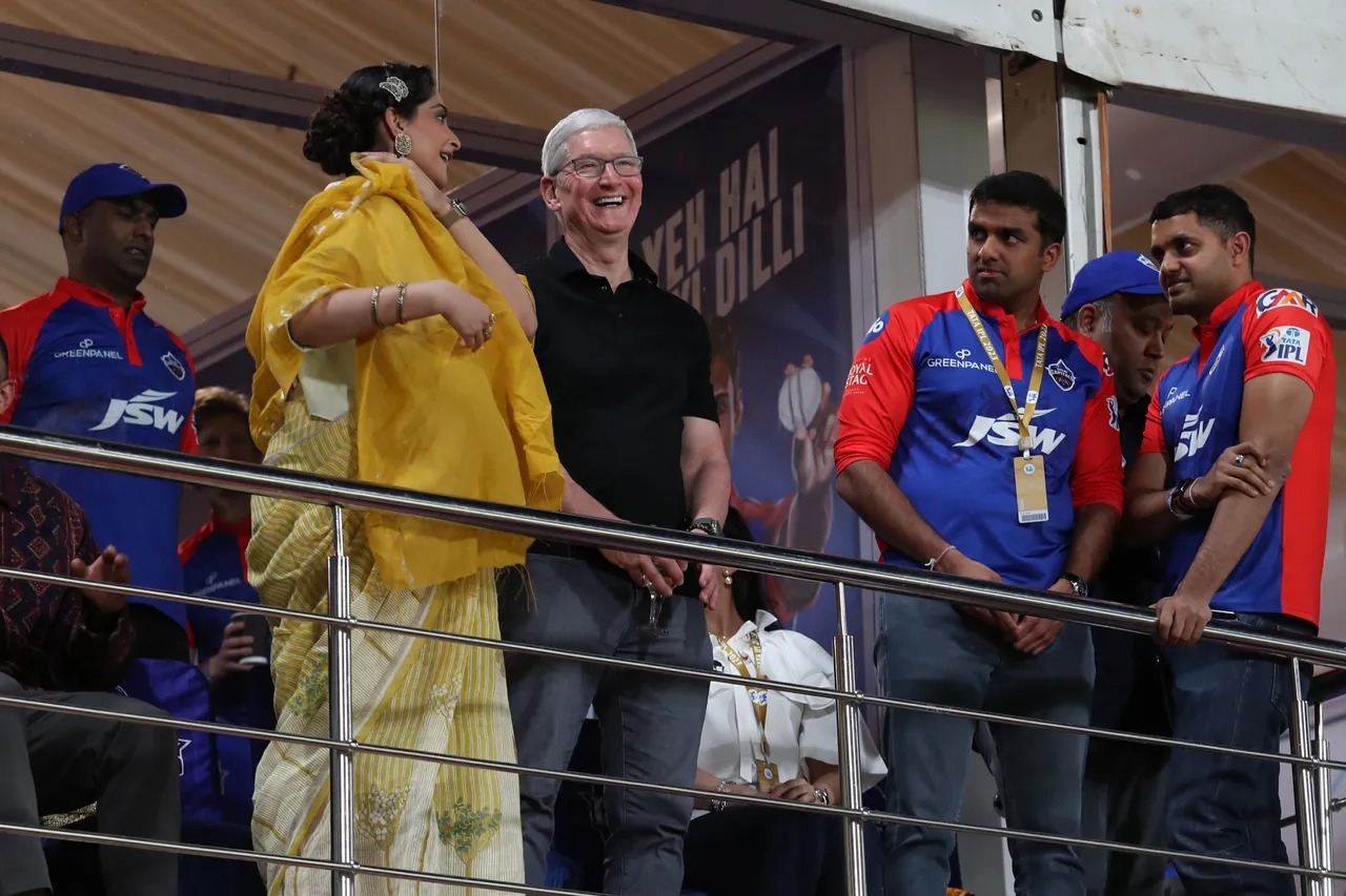 sonam kapoor Apple CEO Tim Cook  spotted at DC vs KKR ipl 2023 after Apple store Delhi launch