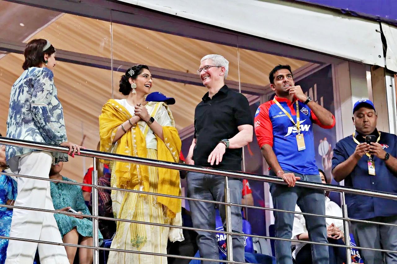 sonam kapoor Apple CEO Tim Cook  spotted at DC vs KKR ipl 2023 after Apple store Delhi launch