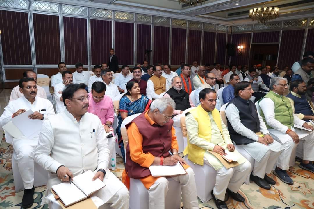 central minister Amit Sha meeting with BJP leaders  at bengaluru