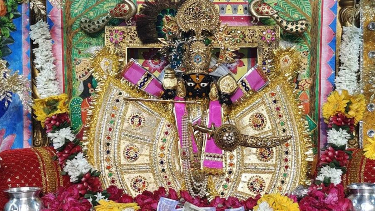 Devotee donate Rs 10 lakh dress for Sanwaliya seth