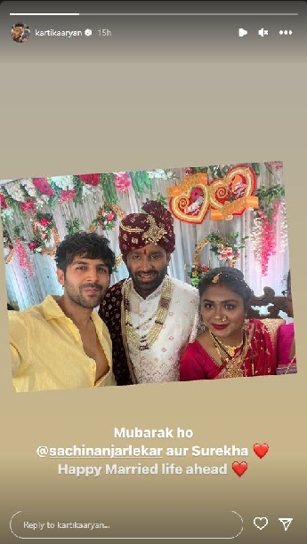 Kartik Aaryan poses with staff member at his wedding, fans say 'most humble actor'