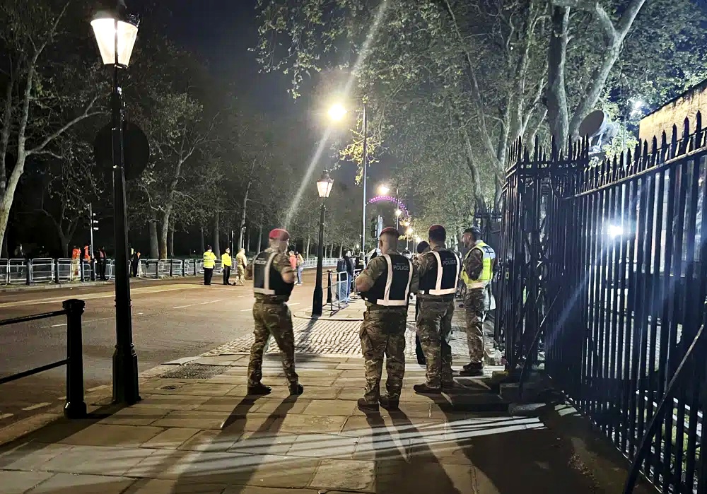 Police outside Buckingham Palace