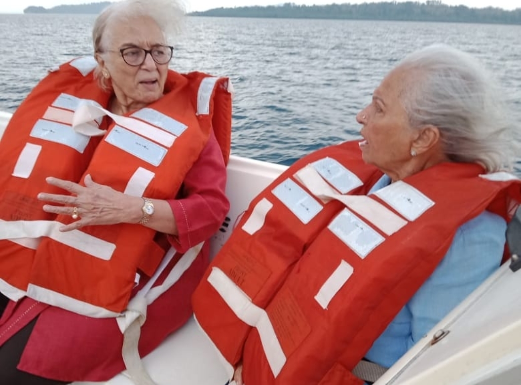 Asha Parekh and Waheeda Rehman engrossed in conversation