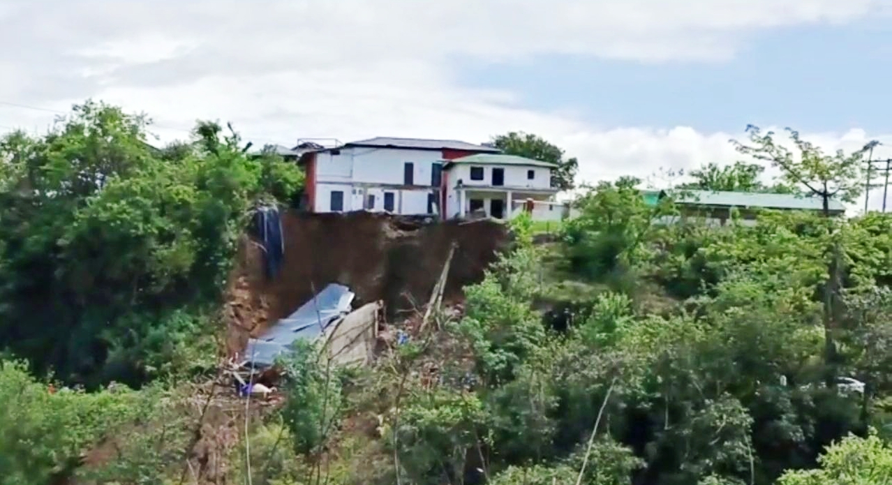 Residential house get destroyed due to Torrential rain in Mandi