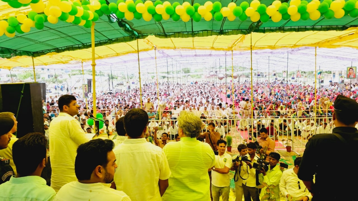 Dushyant Chautala reached Gahli village in Mahendragarh