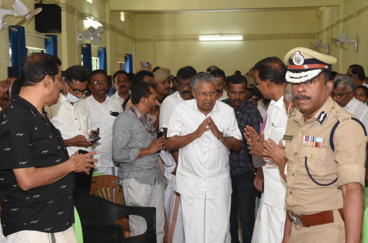 Kerala CM Pinarayi Vijayan arrives at Taluk Hospital  CM arrives at Taluk Hospital Tirurangadi  Malappuram news updates  latest news updates  മുഖ്യമന്ത്രി  താനൂർ ബോട്ട് അപകടം  താനൂർ ബോട്ട് അപകടത്തില്‍ ജുഡീഷ്യല്‍ അന്വേഷണം  മുഖ്യമന്ത്രി പിണറായി വിജയന്‍