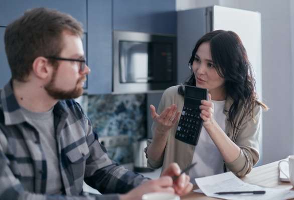 Are you in a toxic relationship  നിങ്ങളൊരു ടോക്‌സിക് ബന്ധത്തിലാണോ  ടോക്‌സിക് ബന്ധം  മാനസിക സമ്മർദ്ദം  ടോക്‌സിക് ആശയവിനിമയം  സാമ്പത്തിക അച്ചടക്കമില്ലായ്‌മ  Hints to find out a toxic relationship