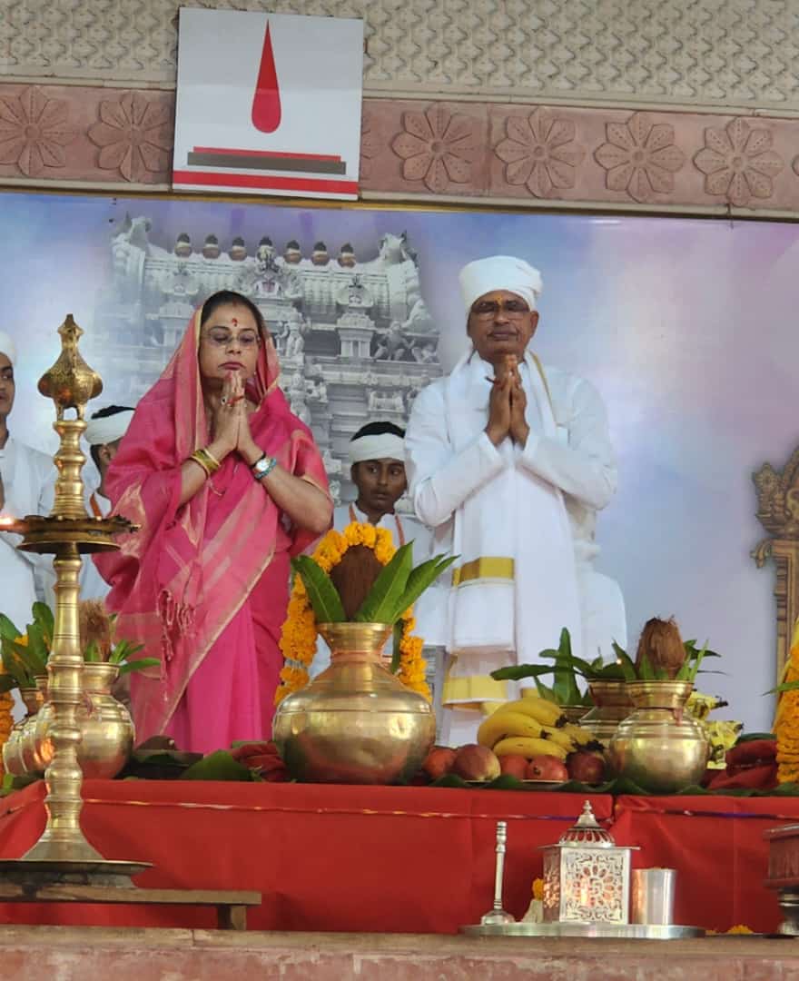 Religious rituals with CM Shivraj wife