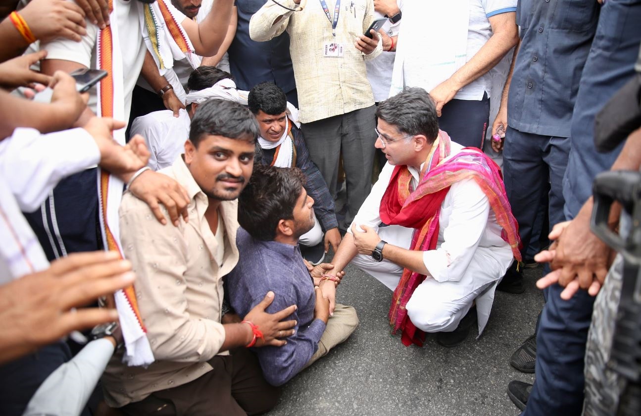 Sachin Pilot warning to Ashok Gehlot  Sachin Pilot  Ashok Gehlot  Sachin Pilot raises pressure on Congress  state wide agitation  മാസാവസാനം വരെ കാത്തിരിക്കും  ഗെലോട്ട് സര്‍ക്കാരിന് പ്രക്ഷോഭ മുന്നറിയിപ്പുമായി  പ്രക്ഷോഭ മുന്നറിയിപ്പുമായി  സച്ചിന്‍ പൈലറ്റ്  പൈലറ്റ്  കര്‍ണാടക മുഖ്യമന്ത്രി  കര്‍ണാടക  രാജസ്ഥാനില്‍ ഗെലോട്ട് പൈലറ്റ് പടലപ്പിണക്കം  രാജസ്ഥാന്‍  ഗെലോട്ട്