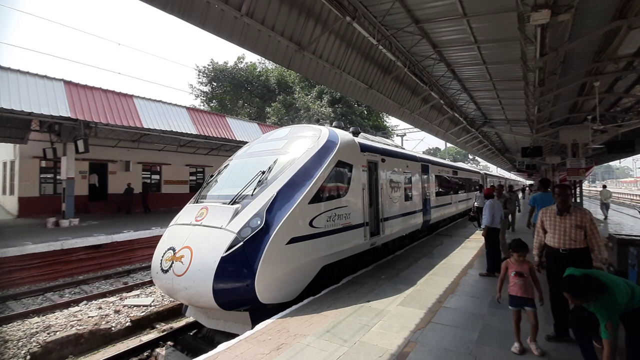 vande bharat express train reached dehradun