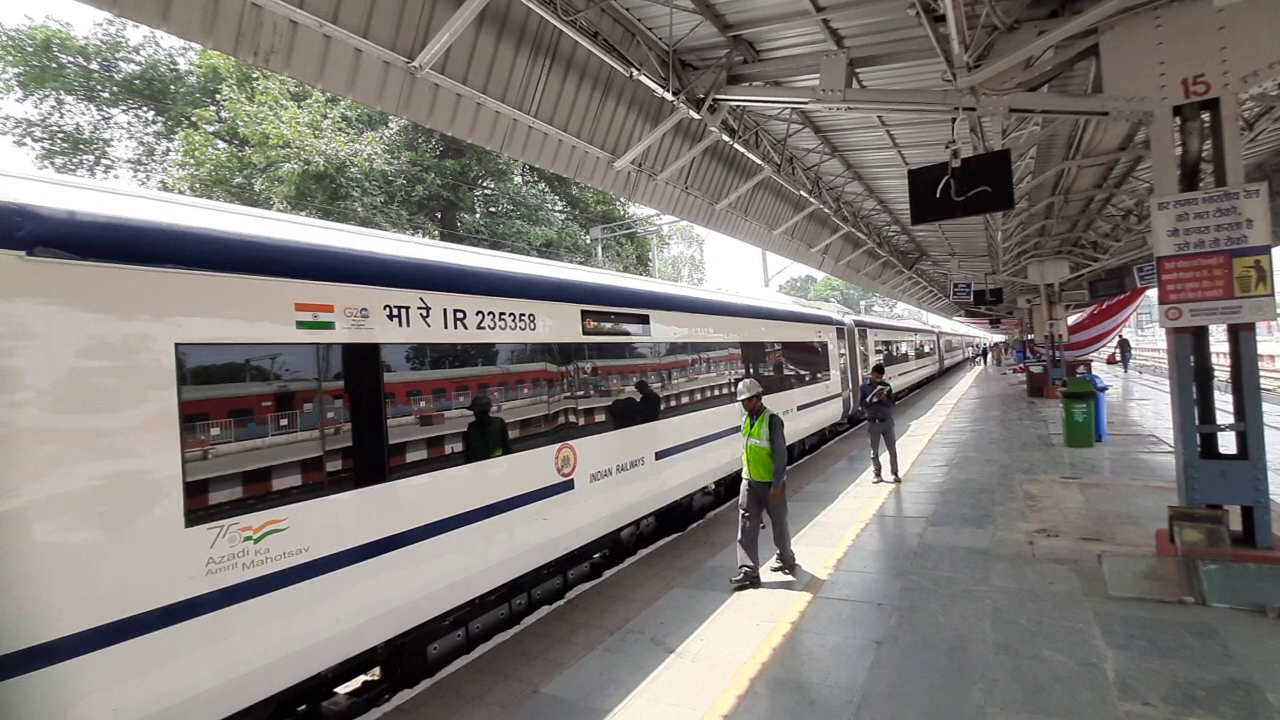vande bharat express train reached dehradun