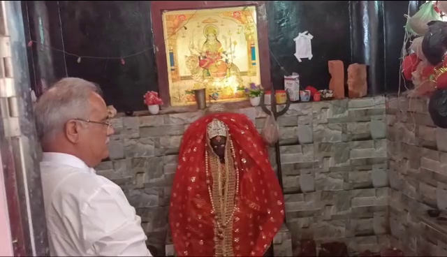 Bhupesh Baghel worshiped in temple