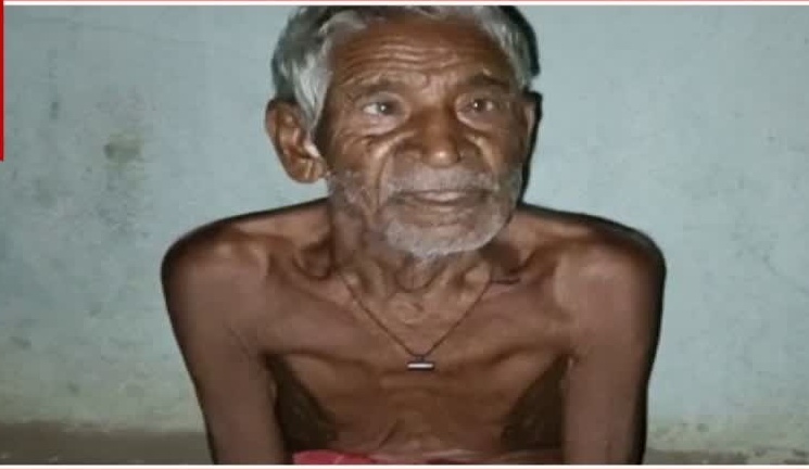 Elderly Khedan Ghansi of Kasmar block in Bokaro was declared dead in the file and his pension was stopped in jharkhand