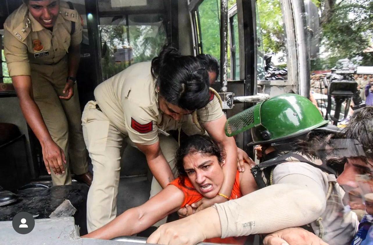 वहीं, बृजभूषण शरण सिंह ने अपने ऊपर लगे आरोपों को बेबुनियाद बताया है. उनका कहना है कि जाति विशेष के लोग उनके खिलाफ षड्यंत्र कर रहे हैं.
