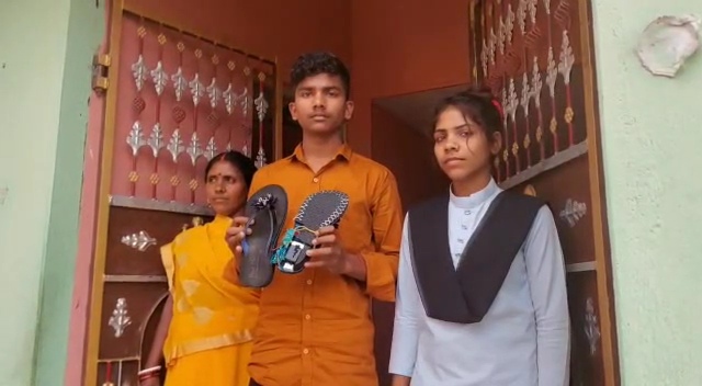 Jharkhand Intermediate Boy Has Made Women Safety Device With Normal Slippers Only In Five Hundred Rupees