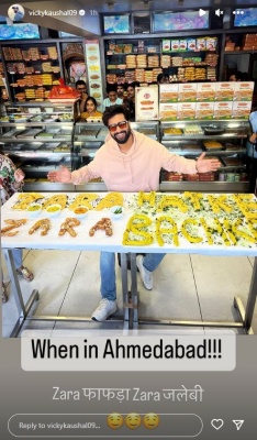 Vicky Kaushal munches on 'Zara fafda Zara jalebi' as he promotes Zara Hatke Zara Bachke in Ahmedabad