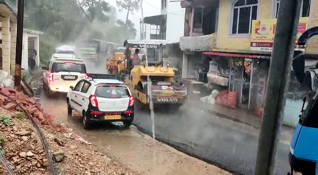 Road Asphaltization in Rain