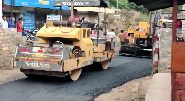 Road Asphaltization in Rain