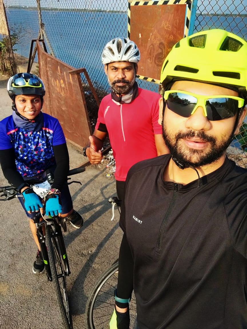 cycling group ride pic