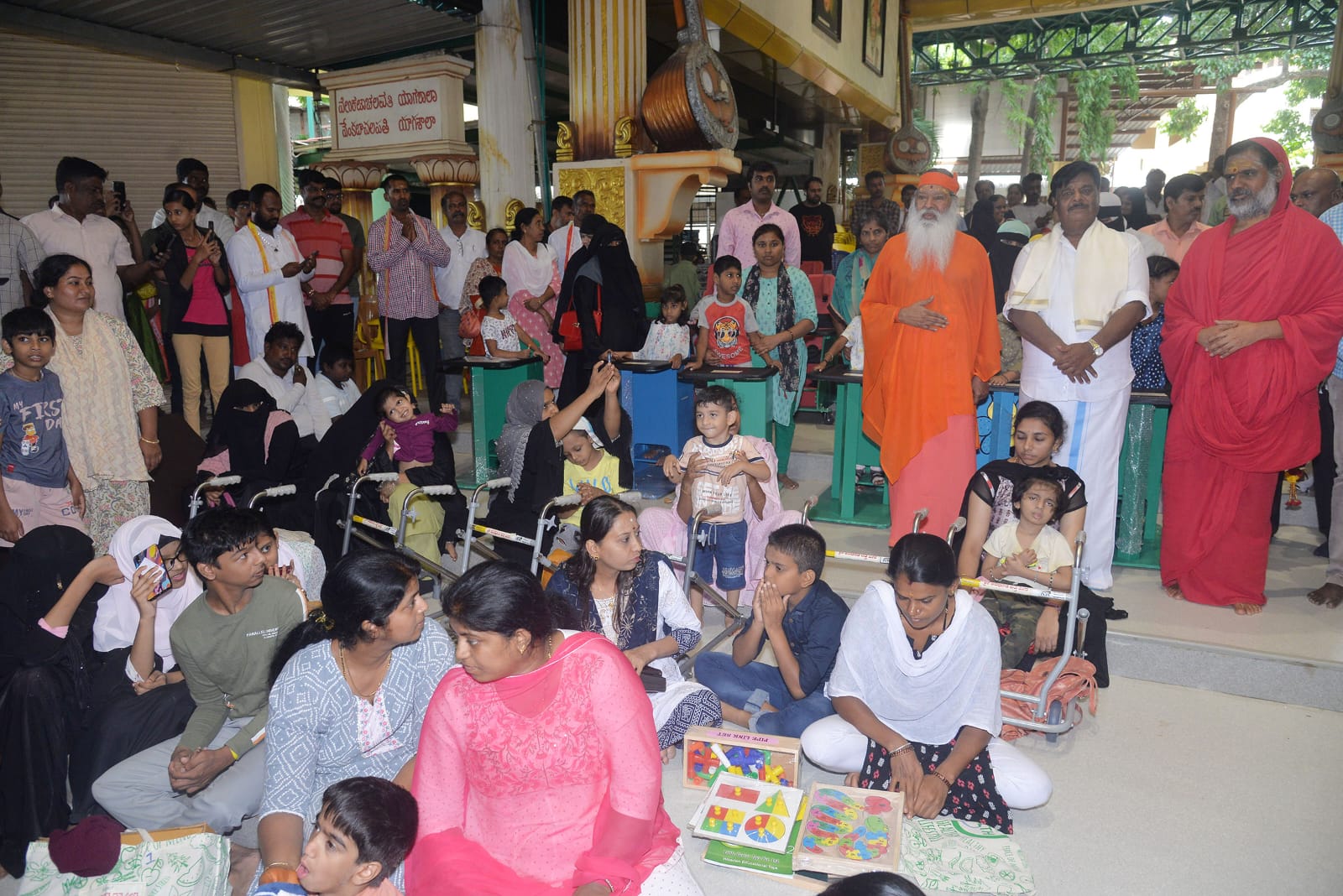 minister-hc-mahadevappa-attended-ganapathy-sacchidananda-swamijis-birth-anniversary