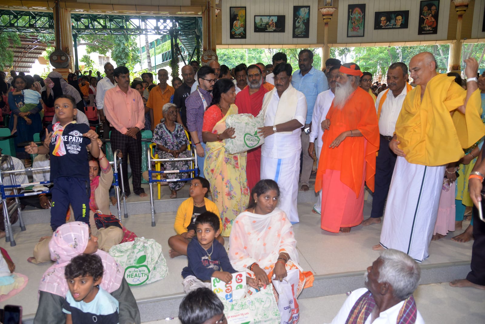 minister-hc-mahadevappa-attended-ganapathy-sacchidananda-swamijis-birth-anniversary