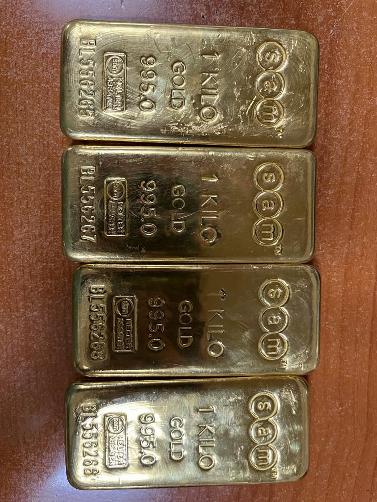 Gold Seized in Mumbai Airport