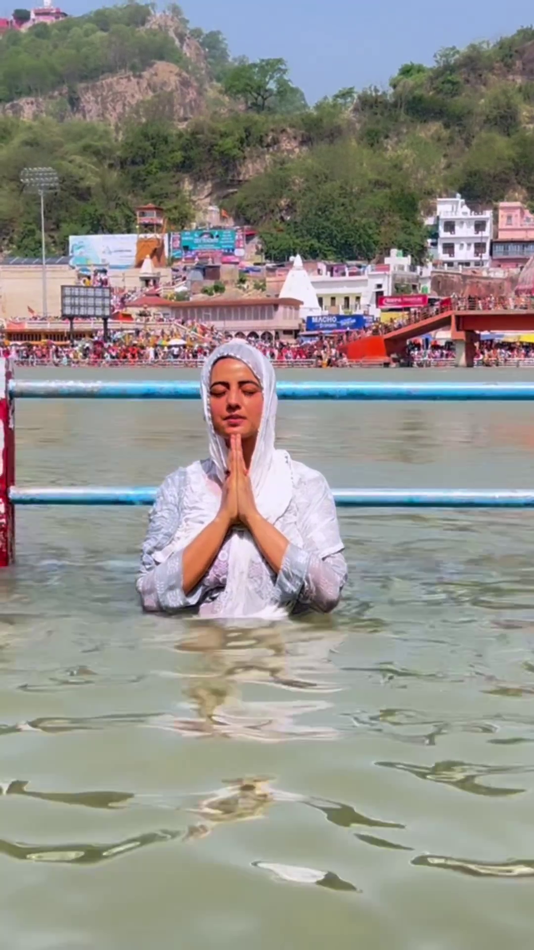 Akshara Singh Take Holy Bath in Ganga