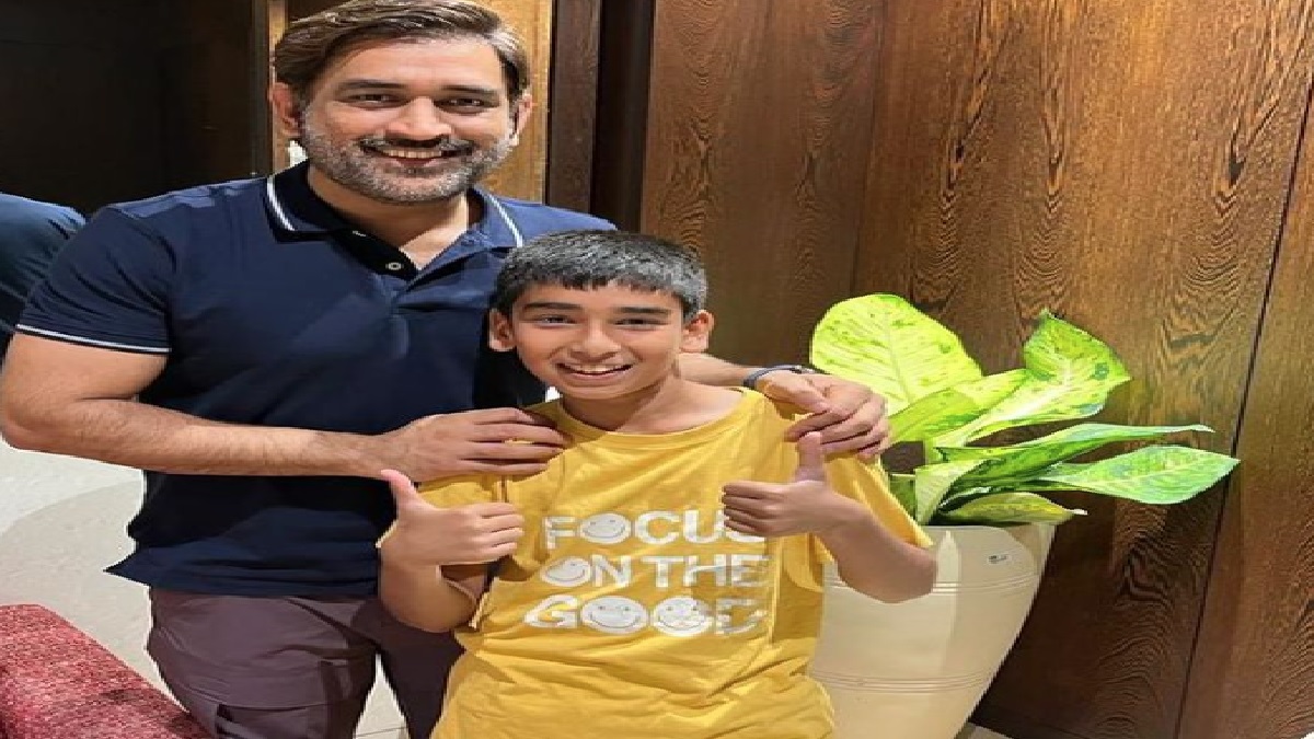 MS Dhoni with Mohammad Kaif son