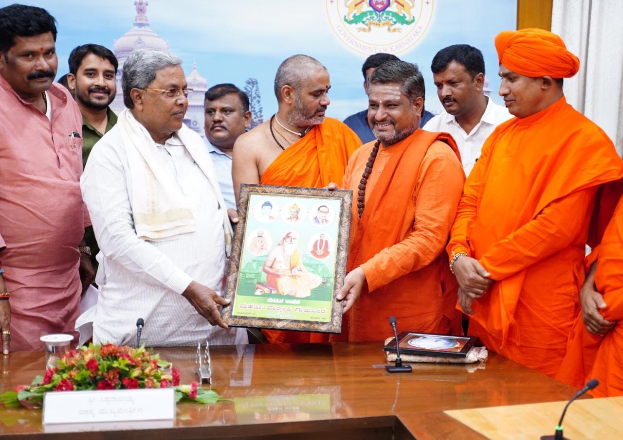 Union of Backward Dalit Math Swamijis met Siddaramaiah