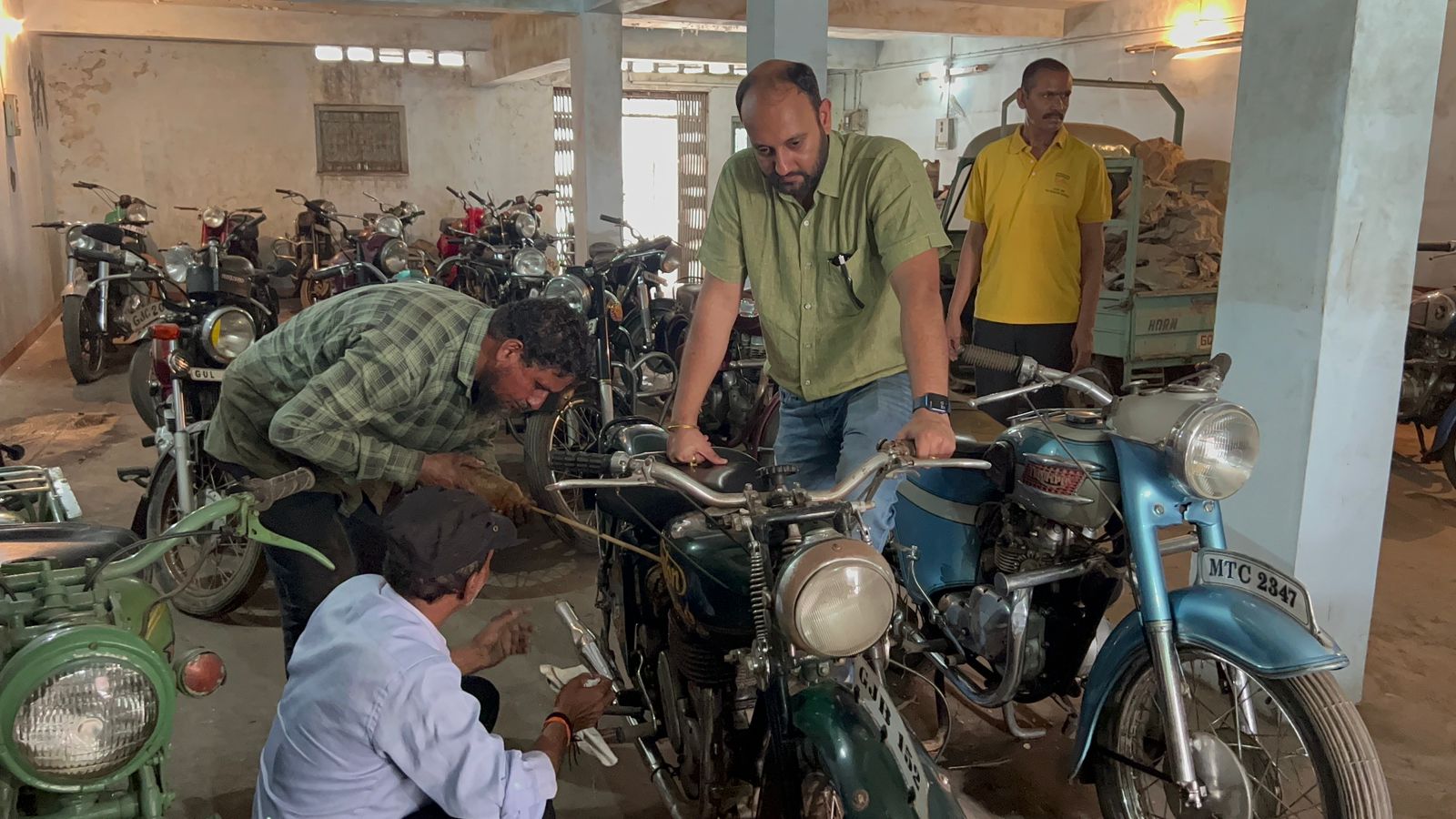 gujarat-desai-family old bikes