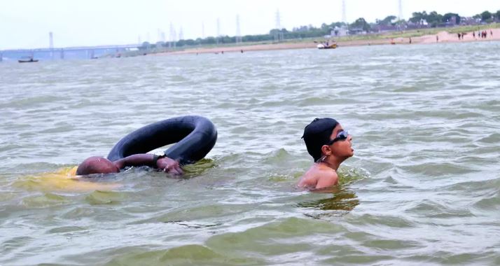 Seven year old rudra kapoor boy sets swimming record