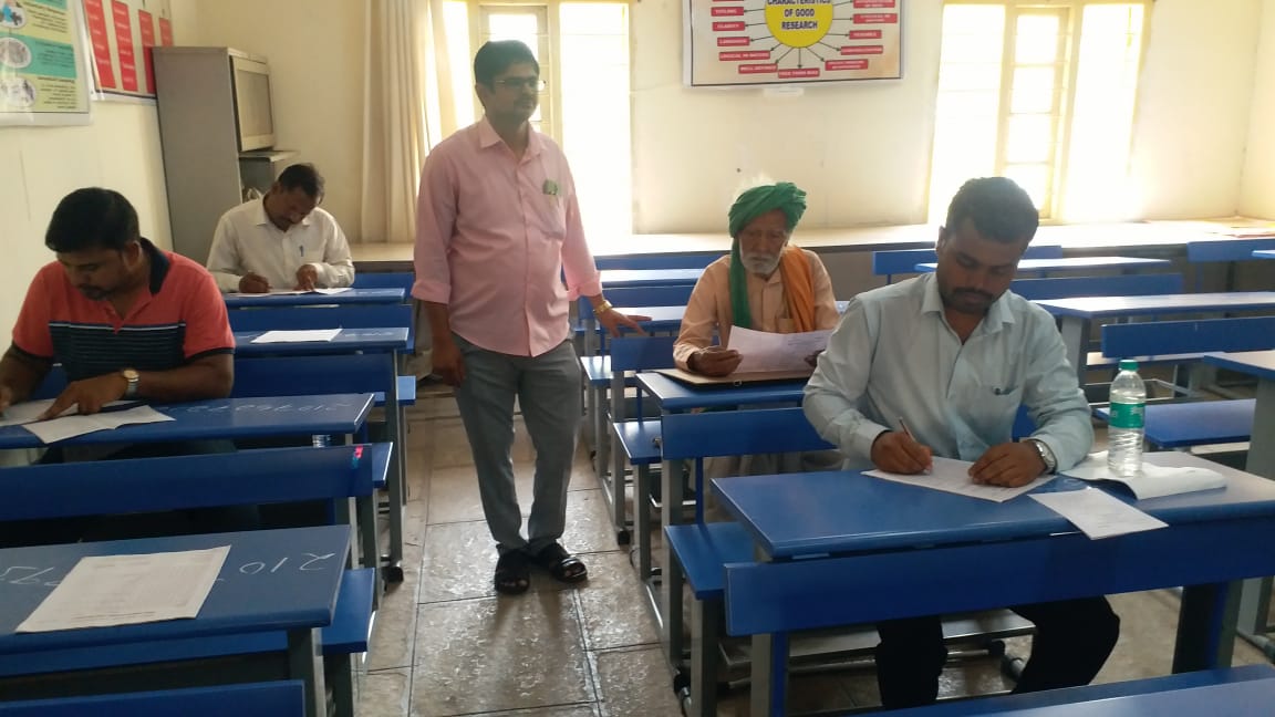 81-year-old-man-wrote-english-ma-exam-in-vijayapur