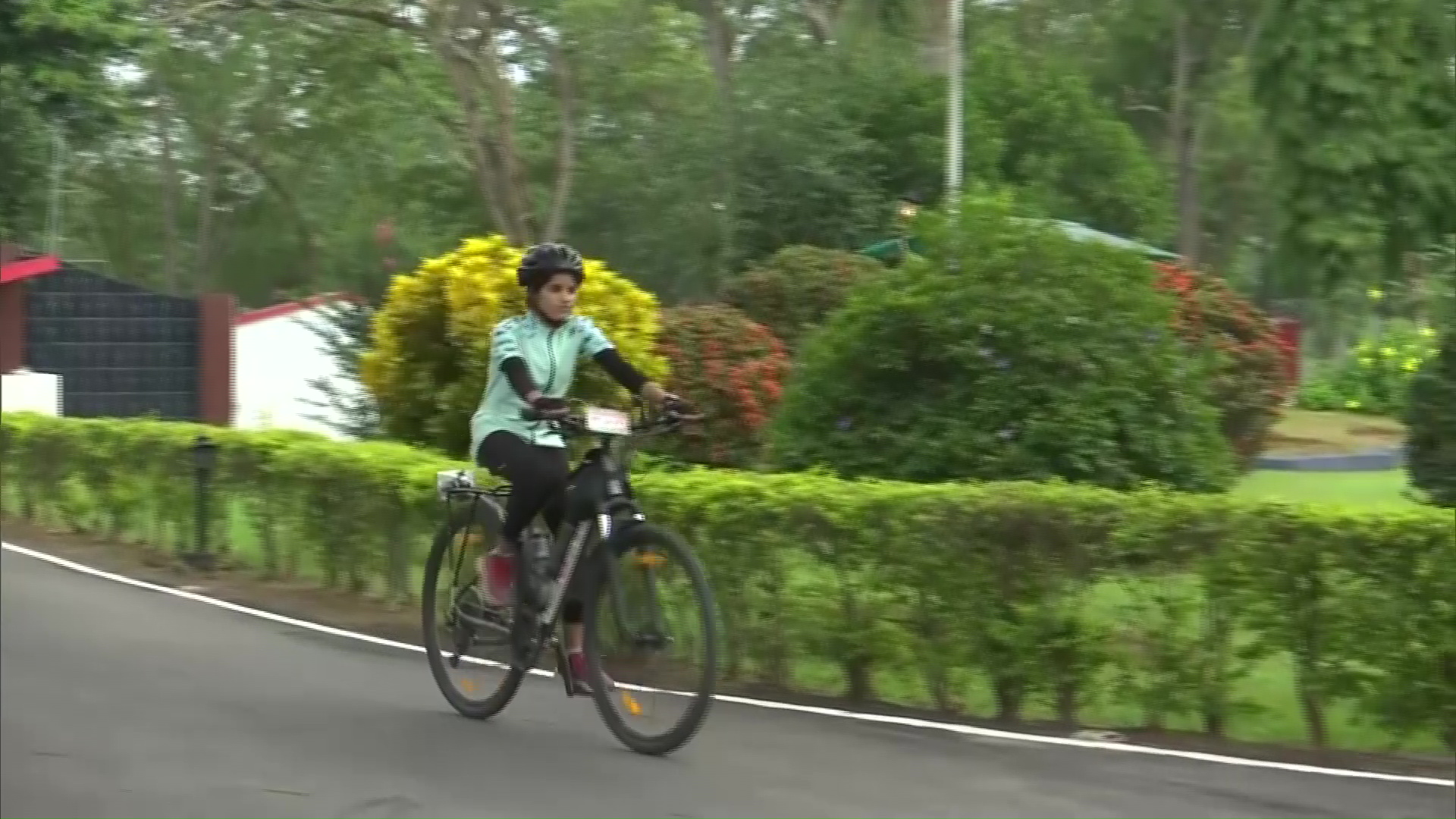 MP solo cyclist Aasha Malviya