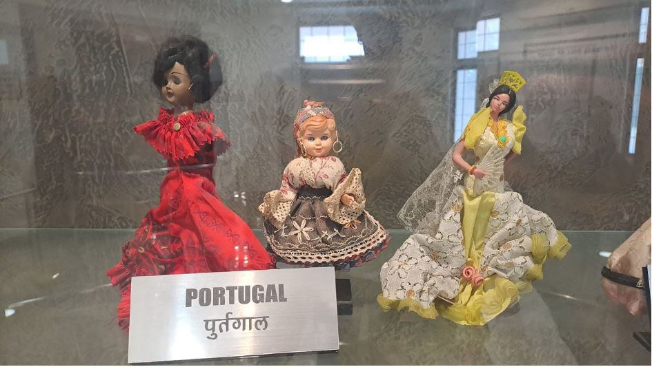 world confined in Jaipur Doll Museum