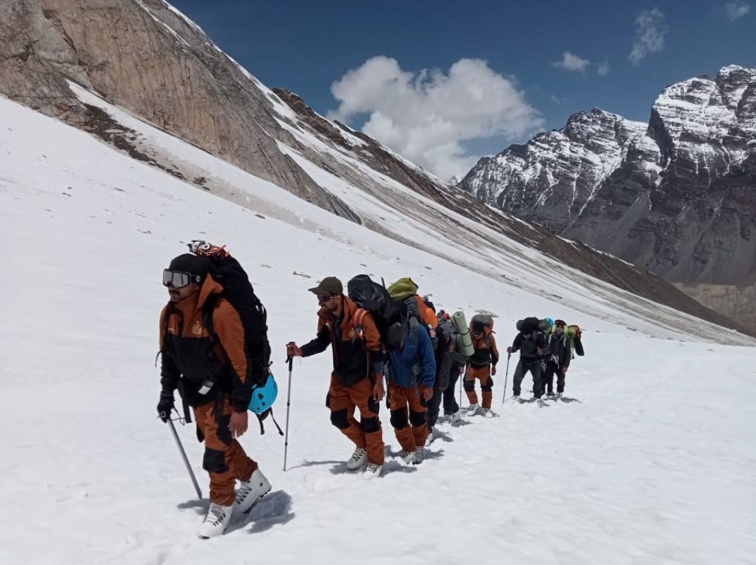 NDRF Team successfully summited Mt Bhagirathi 2 Peak