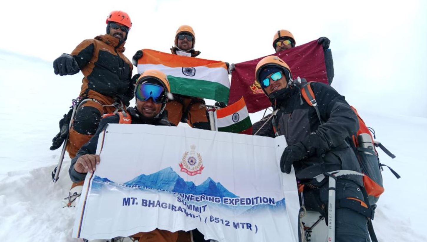 NDRF Team successfully summited Mt Bhagirathi 2 Peak