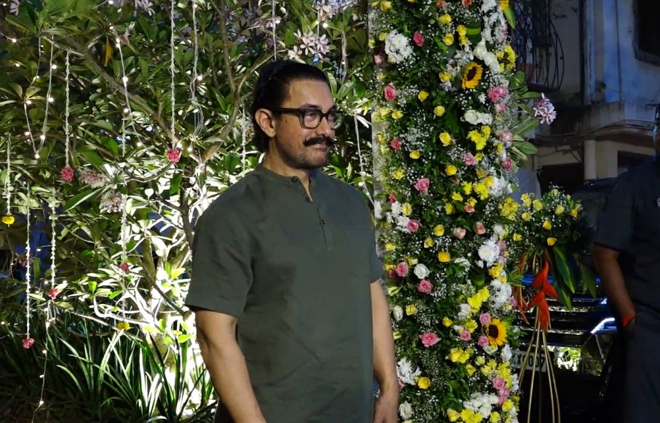 Aamir Khan, Hrithik Roshan add glitz to producer Madhu Mantena, Ira Trivedi's mehendi ceremony