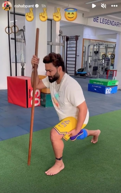 Rishabh Pant stretching