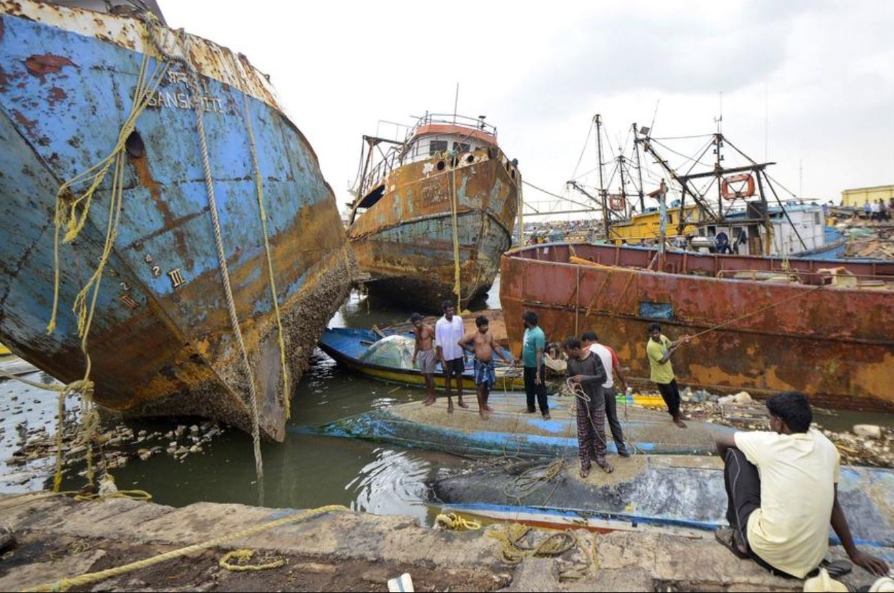 Deadliest cyclones  Deadliest cyclones hit India  Explained  Biparjoy Cyclone  Phailin cyclone  Tauktae cyclone  തീരമടുത്ത് ബിപര്‍ജോയ്  ബിപര്‍ജോയ്  ഫൈലിൻ  ചുഴലിക്കാറ്റുകള്‍ ഇന്ത്യന്‍ തീരത്ത് ബാക്കിവച്ചത്  ഗുജറാത്ത്  ഉഷ്ണമേഖല ചുഴലിക്കാറ്റുകള്‍  ടൗട്ടേ ചുഴലിക്കാറ്റ്  ടൗട്ടേ  എംഫൻ ചുഴലിക്കാറ്റ്  എംഫൻ  ഫാനി ചുഴലിക്കാറ്റ്  ഫാനി  ഹുദ്‌ഹുദ് ചുഴലിക്കാറ്റ്  ഹുദ്‌ഹുദ്  വർദ ചുഴലിക്കാറ്റ്  വർദ  ചുഴലിക്കാറ്റിന്‍റെ മുന്നോടിയായി