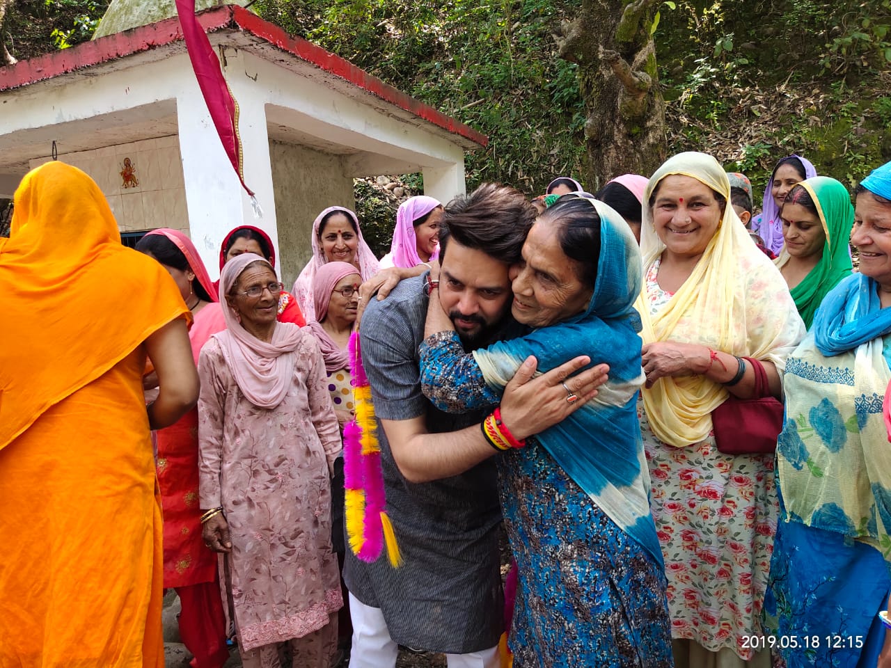 anurag thakur in door to door campaign