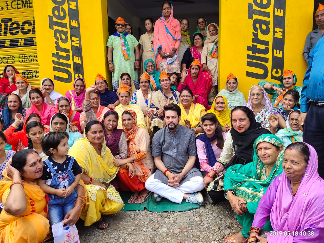 anurag thakur in door to door campaign