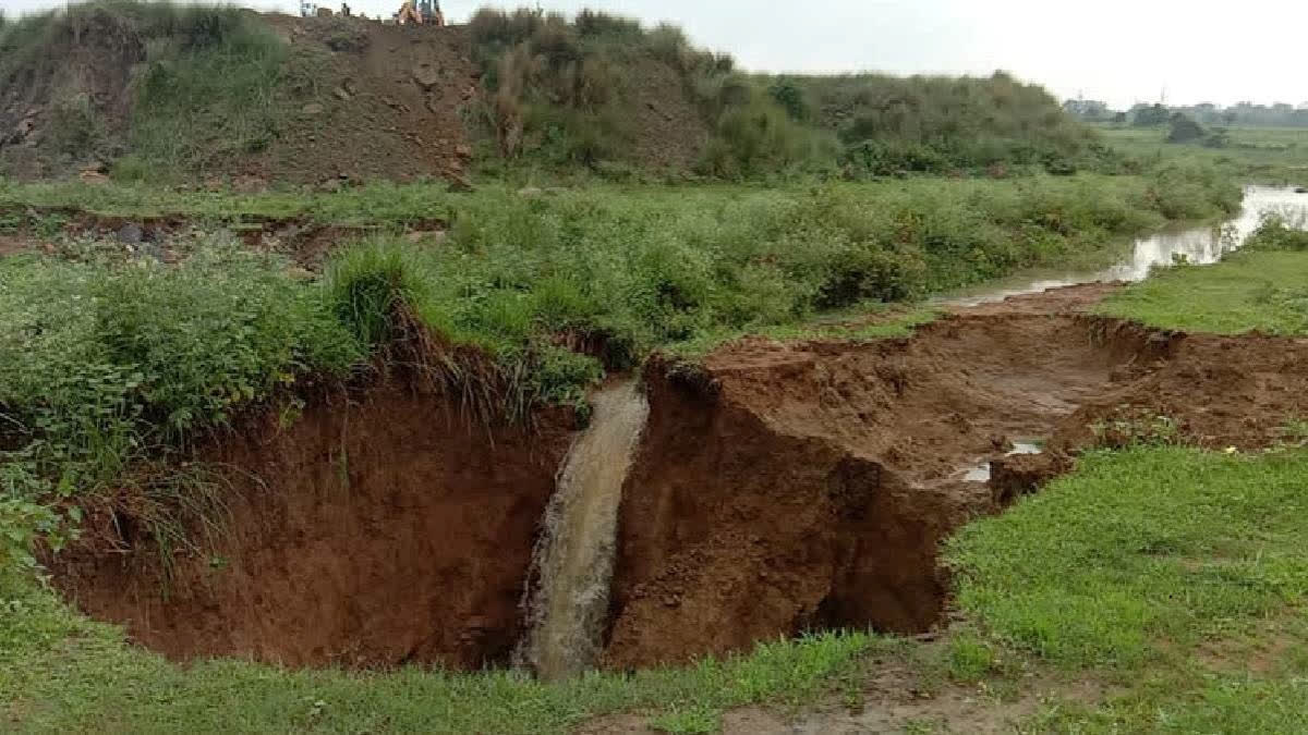 7 dead after a landslide buries a house in the southern Philippines