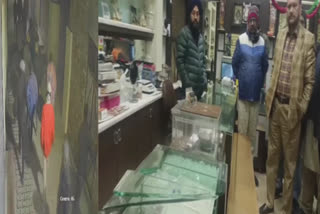 An incident of theft by more than a dozen people in Ludhiana
