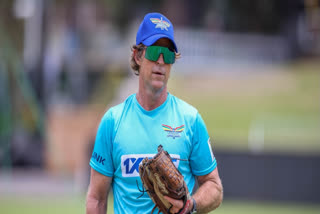 Despite official announcement from Sri Lanka Cricket, Former South Africa cricketer Jonty Rhodes on Friday denied his appointment as a consultant coach publicaly on Twitter saying ‘This is news to me’.