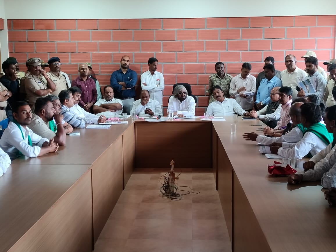 Minister Ishwar Khandre meeting with officials