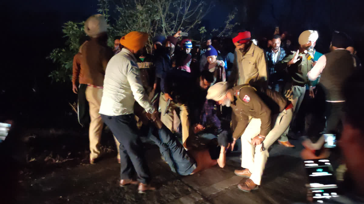 When the police went to catch the gangster's accomplice, the villagers protested strongly in barnala