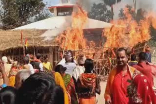 गोपालगंज में अतिरुद्र महायज्ञ के दौरान लगी आग, काफी देर तक मची रही भगदड़