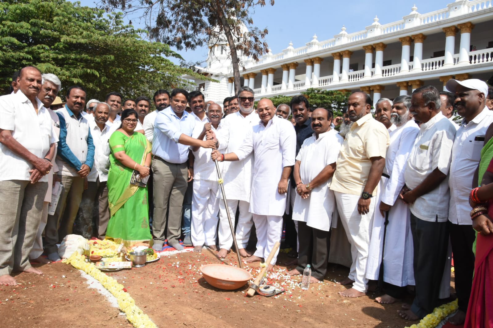 ಶ್ರೀ ಡಿ. ದೇವರಾಜ ಅರಸು ಪ್ರತಿಮೆ ಪ್ರತಿಷ್ಠಾಪನೆಗೆ ಶಂಕು ಸ್ಥಾಪನೆ