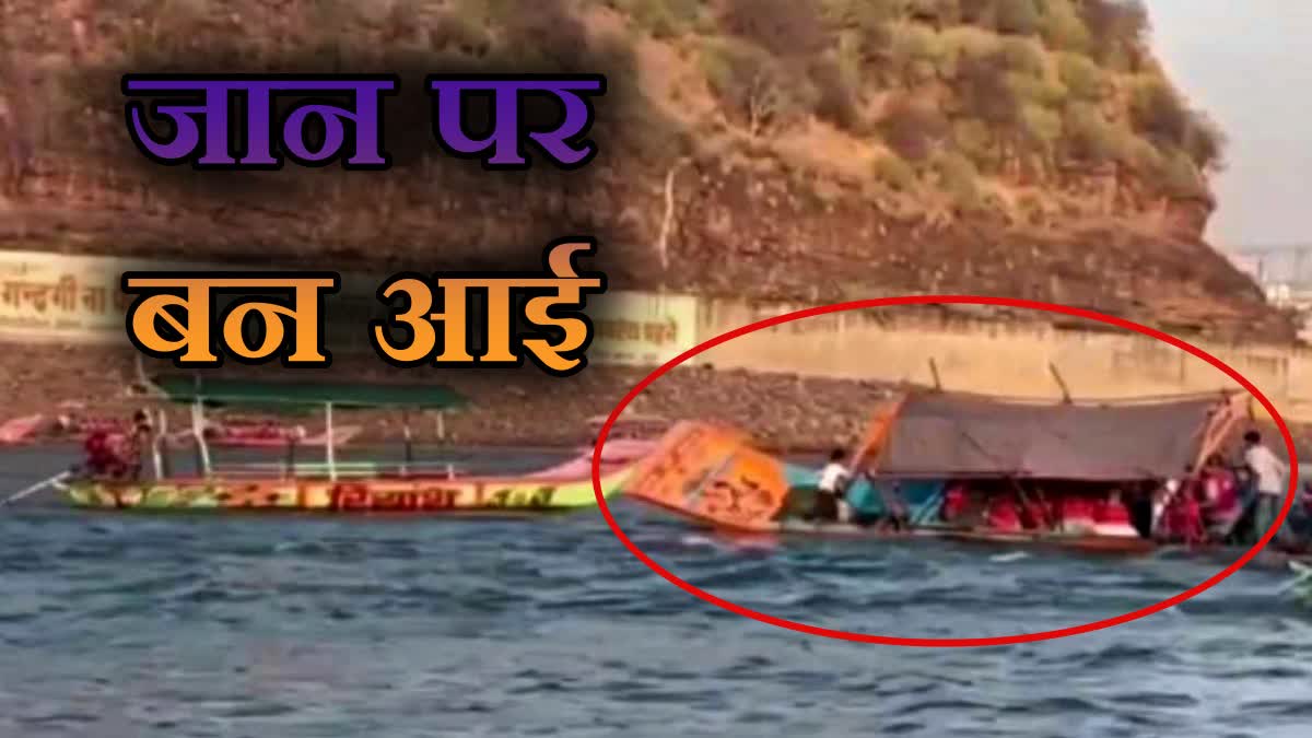 KHANDWA BOAT ESCAPE CAPSIZING